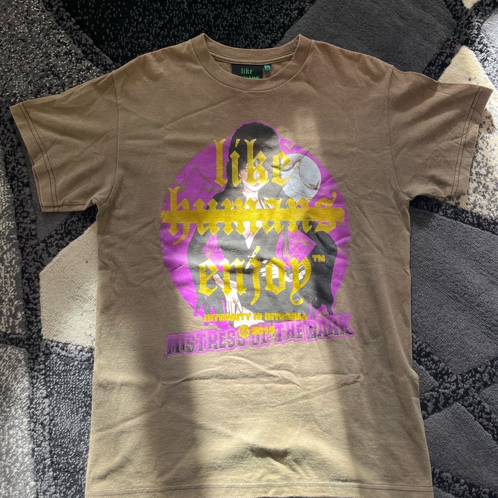 Like Humans Enjoy “Mistress of The Dark” Tee